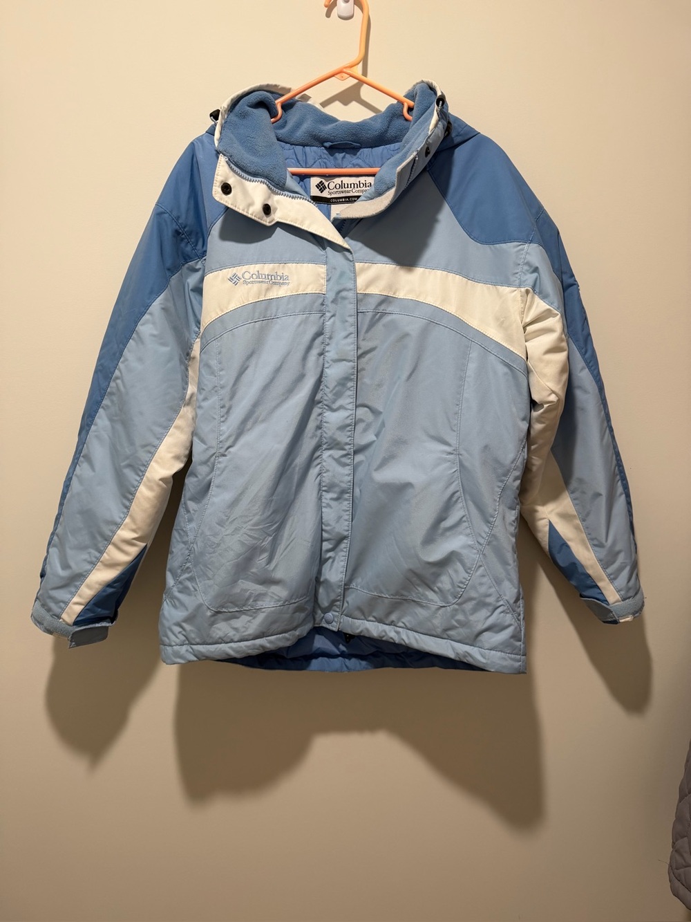 Columbia women’s Light Blue and White Hooded Jacket Size L